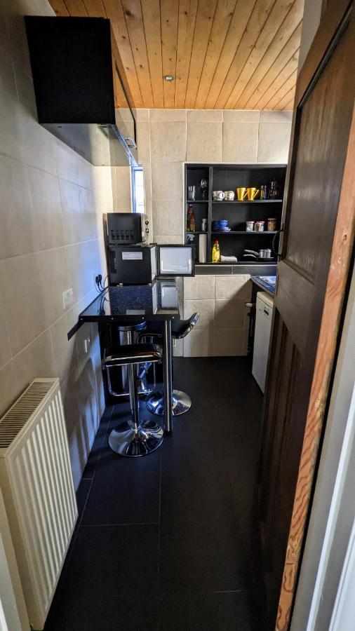Quiet Comfortable Patcham Studio Free Parking Hallway Shared With Host Apartment Brighton Exterior photo